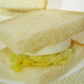 白菜とゆで卵のサンドイッチ